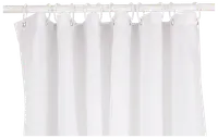 Vitt duschdraperi i lätt tyg med metallöljetter och plastkrokar för upphängning. Enkel, modern design som passar de flesta badrum. Gardinstång ingår ej.