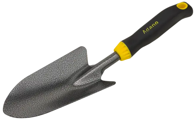 Metaltrowel til haven med tekstureret, spids blad og ergonomisk sort håndtag med gule detaljer. Velegnet til gravning og plantning. Mærket "Adano" på håndtaget.