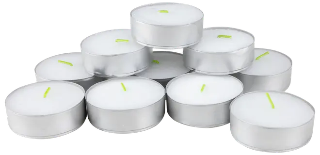 Sæt med små hvide fyrfadslys i runde sølvfarvede metalholdere, hver med grøn væge. Perfekte til dekoration, aromaterapi eller hyggelig stemning. Uden duft.