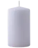 Hvid bloklys med glat, cylindrisk form, flad bund og enkelt, centreret væge. Uparfumeret, velegnet til dekoration eller stemningsbelysning i hjemmet eller til begivenheder.