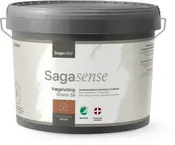 9 liters spand Sagacolor Sagasense vægmaling, glans 10, til indendørs vægge. Gråt låg, håndtag, miljømærker og premium kvalitet med let påføring og vaskbar overflade.