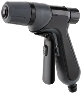 Sort og grå justerbar haveslange-sprøjtedyse med ergonomisk håndtag og aftrækker, designet til komfortabelt greb og flere spraymønstre til vanding af planter eller rengøring.