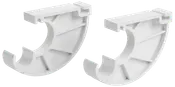 Par vita plastklämmor för rör med halvcirkelform, förstärkningsribbor och monteringsspår upptill. Passar för att fästa rör mot vägg i VVS-installationer.