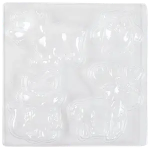 Gennemsigtig plastikform med fire hulrum formet som en bjørn, ugle, ræv og elg. Velegnet til at lave dyreformede chokolader eller slik. Holdbar og genanvendelig.