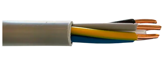 Nærbillede af et gråt elektrisk kabel med fire isolerede ledere og blotlagte kobberender.