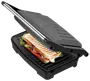 Elektrisk paninigrill med non-stick grillplader, sort ydre og rustfrit stålhåndtag. Flydende hængsel. Viser sandwich med grøntsager og ost. Kompakt design til hjemmebrug.