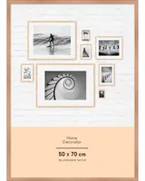 Set med tavelramar i naturträ, 40 x 50 cm, visade med svartvita foton. Perfekt för heminredning, passar olika fotostorlekar och väggarrangemang.