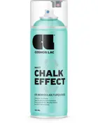 Spraydåse med Cosmos Lac Chalk Effect maling, mat finish, marokkansk turkis farve, 400 ml. Hurtigtørrende akrylformel, ekstra dyse til store flader, drypfri teknologi.
