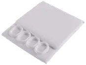 Vitt duschdraperiset med vikt tygdraperi och fyra ovala plastringar för upphängning. Enkelt, minimalistiskt design som passar de flesta badrum. Lätt att montera och underhålla.