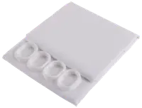 Vitt duschdraperiset med vikt tygdraperi och fyra ovala plastringar för upphängning. Enkelt, minimalistiskt design som passar de flesta badrum. Lätt att montera och underhålla.