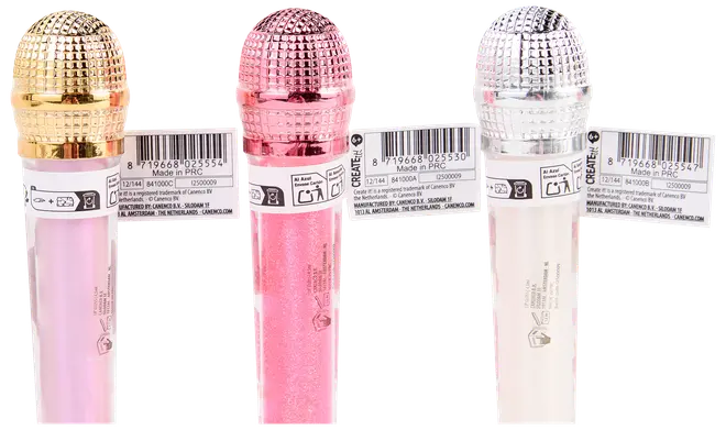 Sæt med tre legetøjsmikrofoner i guld, pink og sølv med skinnende, metalliske overflader og plastikskafter. Velegnet til børns leg eller festtilbehør.