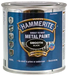 Hammerite glat sort metalmaling, 250 ml dåse. Kan påføres direkte på rust, ingen grunding nødvendig, hurtigtørrende, giver 8 års beskyttelse. Til metaloverflader.