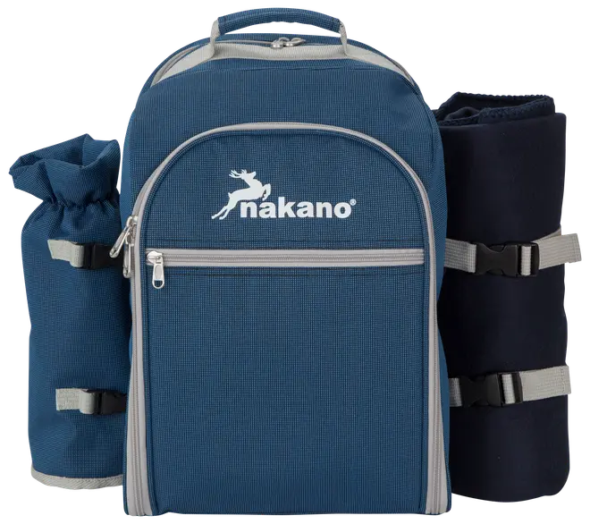 Blå isoleret picnicrygsæk med frontlynlåslomme, aftagelig flaskeholder på den ene side og sammenrullet tæppe fastgjort på den anden. Med Nakano-logo og solid bærehank.