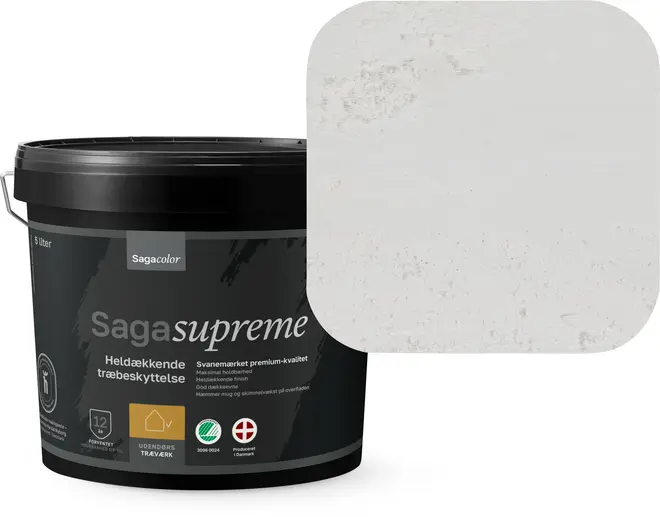 5-liters sort plastikspand Saga Supreme heldækkende træbeskyttelse, vist i lys grå farveprøve. Til udendørs træværk, premium kvalitet, svanemærket, dansk produceret.