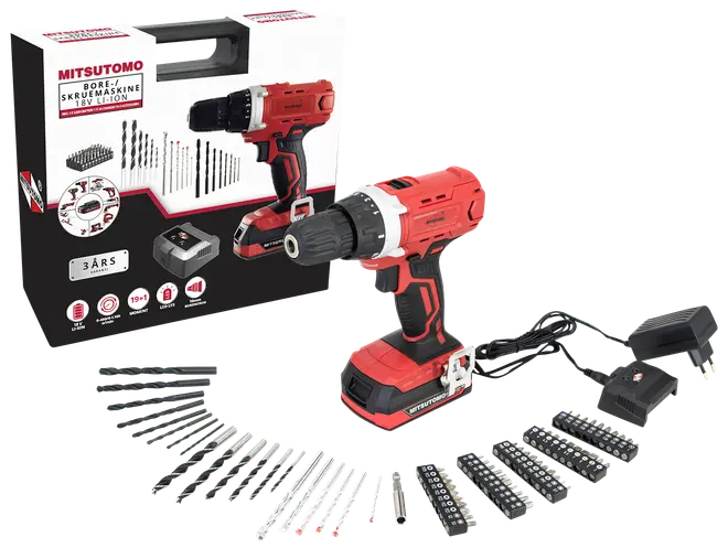 Ledningsfri 18V boremaskine med rød og sort maskine, mange bor- og skruetrækkerbits, batteri, oplader og transportkasse. Velegnet til forskellige bore- og skrueopgaver.