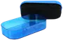 Rektangulær blå plastik skopudseboks med aftageligt låg. Låget indeholder en sort skumsvamp til påføring af skocreme. Kompakt og bærbar til nem skopleje.