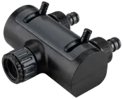 Sort plastslangeforbinder med tre gevindporte og to justerbare ventiler, designet til at opdele vandstrøm i havevandingssystemer. Holdbar konstruktion, velegnet til udendørs brug.