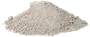 En bun af fint, lysegråt pulver med let grov tekstur, velegnet som byggemateriale, for eksempel cement eller mørtelblanding.