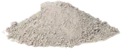 En bun af fint, lysegråt pulver med let grov tekstur, velegnet som byggemateriale, for eksempel cement eller mørtelblanding.