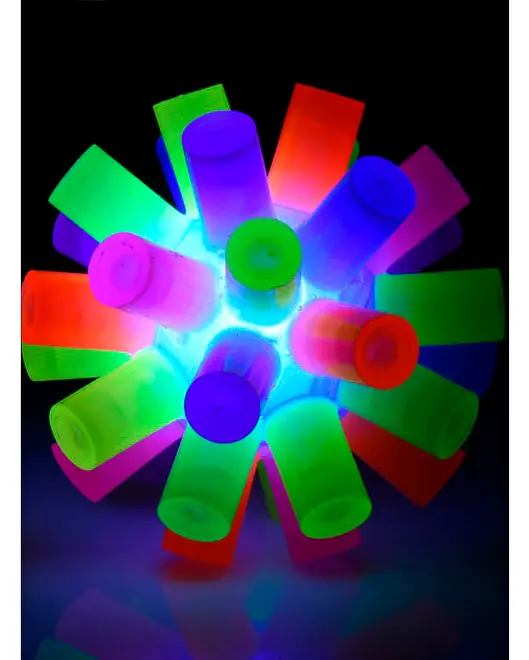 STUDSBOLL MED PIGGAR 7 CM