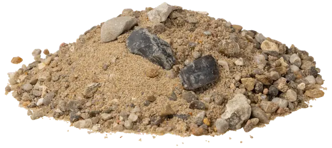 En bun blandet sand og grus med fint sand, småsten og flere større sten, velegnet til byggeri, haveanlæg eller blanding med cement til betonprojekter.