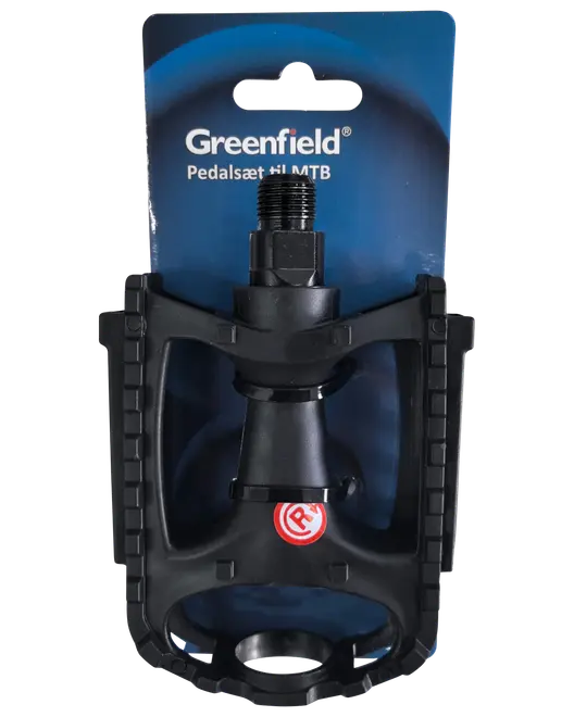 Svart Greenfield MTB-pedal med räfflade kanter för grepp, slitstark plastkropp och metallspindel. Förpackad på blå bakgrund, passar mountainbikes.