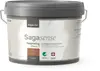 5-liters spand Sagacolor Sagasense vægmaling, indendørs brug, halvmat finish (glans 7), miljømærket, slidstærk og vaskbar, med gråt låg og metalhank.