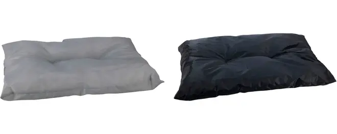 To rektangulære kæledyrssenge, én grå og én sort, med bløde, polstrede overflader og let indsyede midterpartier. Begge har glat stofbetræk og er designet til komfort.