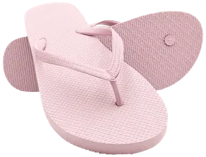 Lyserøde gummiflipflops med teksturerede såler og mønstrede remme. Klassisk, enkel stil til afslappet brug, strand eller pool. Holdbare, lette og nemme at rengøre.