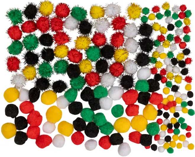 Blandade pysselpom poms i olika storlekar och färger: röd, gul, grön, svart och vit. Innehåller både släta och taggiga texturer, perfekta för pyssel.