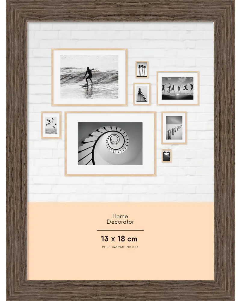 Rektangulär fotoram i naturträ, passar bilder 13 x 18 cm. Enkel, modern design med glasfront och stabil baksida, perfekt för heminredning.