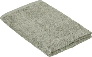 Ljusgrön badhandduk, rektangulär, tillverkad av mjuk, absorberande bomullsfrotté. Enkel kantdesign och fluffig textur, passar för dagligt bruk i badrum.