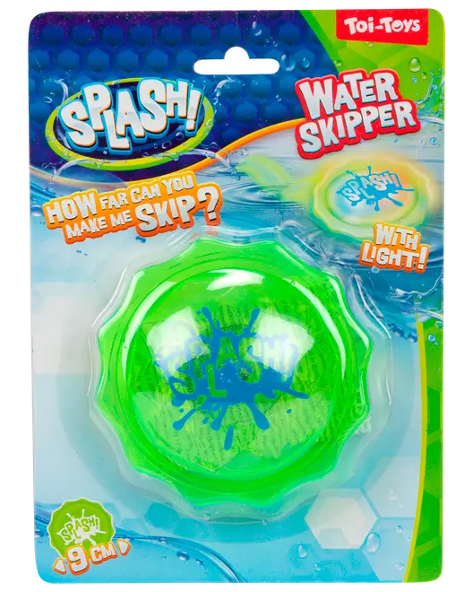 Grön 9 cm vatten-skipper-leksak med splash-design, lyser vid användning. Skapad för att hoppa på vattenytor, passar utomhuslek. Förpackad i färgglad blisterförpackning.