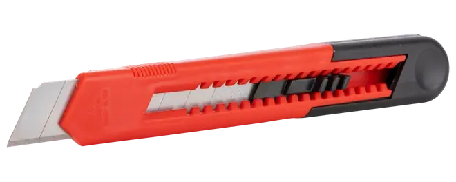 Utdragbar brytbladskniv med segmenterat blad och rött-svart plasthandtag. Har svart skjutreglage för bladjustering och räfflat grepp för säkerhet.