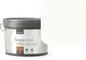 SagaSense vægmaling, 2,5 liter, lys off-white nuance. Leveres i plastspand med grå låg, egnet til indendørs brug, premium kvalitet, halvblank finish.
