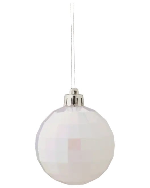 Rundt hvidt juleornament med facetslebet overflade, blankt sølvfarvet låg og sølvfarvet ophængssnor. Elegant og enkel dekoration til juletræet.