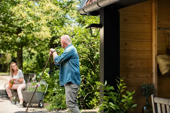 PHILIPS Væglampe Alpenglow E27 360° - sort