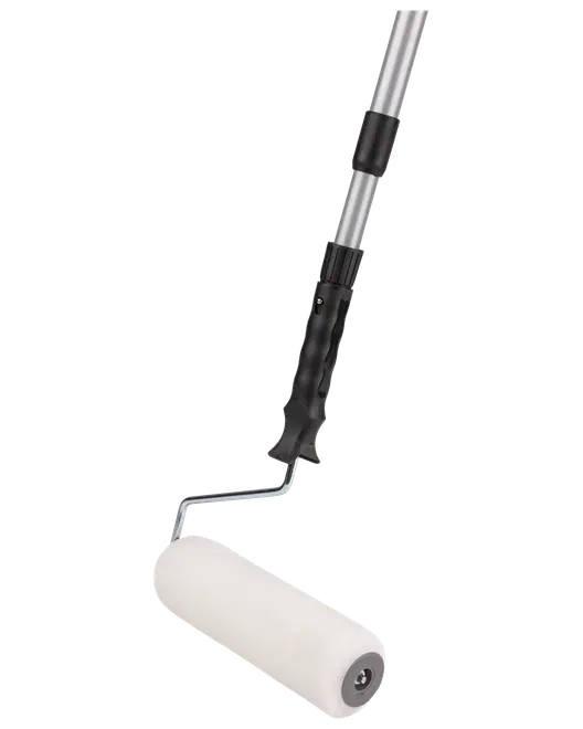 Målarroller med långt metallhandtag, ergonomiskt svart grepp och vitt cylindriskt skumhuvud, perfekt för jämn målning av stora ytor.