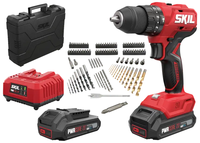 Trådløs SKIL boremaskinesæt med 20V batteri, oplader, bæretaske, mange bore- og skruetrækkerbits samt tilbehør. Ergonomisk håndtag, variabel hastighed, til forskellige opgaver.