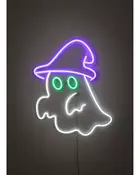 Neonskylt för vägg, formad som ett spöke med häxhatt. Vit kontur, gröna ögon, lila hatt. Rolig Halloween-dekoration för inomhusbruk.