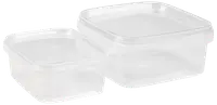 Set med två genomskinliga, fyrkantiga plastburkar med tillhörande lock. Båda burkarna är stapelbara, lätta och perfekta för matförvaring eller rester.