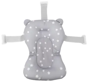 Grå badkudde för baby med vitt stjärnmönster, mjuk stoppning, björnöron och justerbara remmar för säker fastsättning i badkar. Ger komfort och stöd för spädbarn.