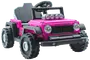 Lyserød elbil til børn, designet som en offroad-jeep med sorte hjul, frontgitter, forlygter, fire taglygter, rat og to sæder.