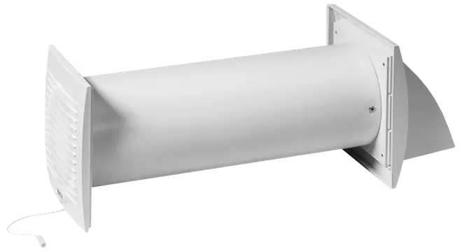 Hvid cylindrisk vægventilator med lamelgitre i enderne og rektangulære monteringsflanger til luftcirkulation gennem væggen.