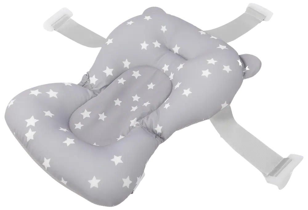 Mjuk, vadderad badkudde för baby i ljusgrått med vita stjärnor, ergonomiskt formad och med fyra justerbara remmar för säker fastsättning i badkar eller diskho.