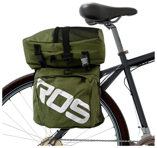 Grön cykelväska med stor vit "ROS"-text, framficka med dragkedja, toppfack i nät och svarta spännen. Fästs på bakre pakethållare under sadeln.