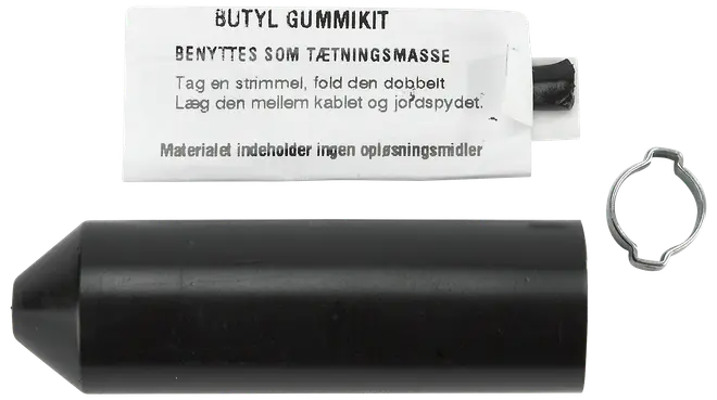 Svart butylgummikit med cylindrisk stav, metallklämma och instruktion. Används som tätningsmassa, särskilt runt kablar och jordspett. Lösningsmedelsfritt material.