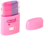 Pink hårkridt-applikator med to farver, pink og lilla, i stiftformat. Har aftageligt låg og drejemekanisme for nem påføring. Velegnet til midlertidig hårfarvning.