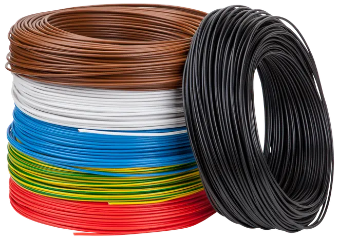 Ruller af elektrisk ledning i forskellige farver: brun, sort, hvid, blå, gul-grøn og rød. Hver rulle er pænt oprullet, velegnet til elinstallationer.