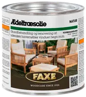 Dåse med FAXE ædeltræsolie til udendørs brug, velegnet til havemøbler, vinduer og hegn. Naturlig finish, beskytter og renoverer træoverflader. Klare instruktioner på etiketten.